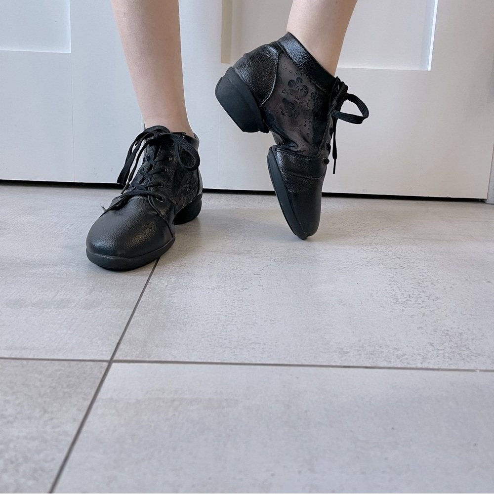 Dancers shoes
